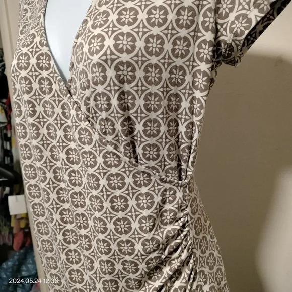 Boden Size 8R Taupe Abstract Side Gather Short Sleeves Fitted Top Causal Work - Picture 3 of 10